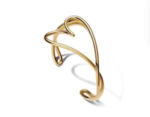 Pandora nature heart-shaped bracelet with golden sculptural effect, hollowed out heart shape, exquisite and simple design